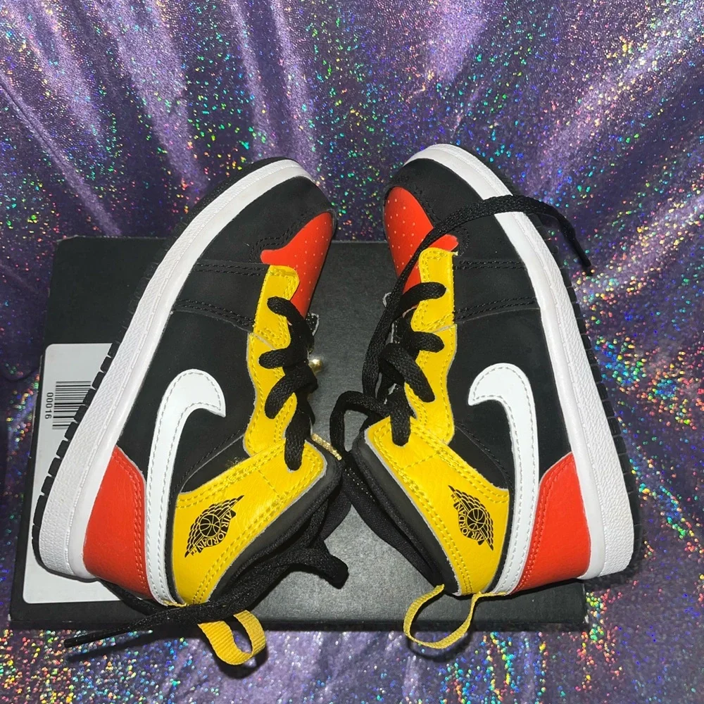 Nike Air Jordan 1 Mid Shoes
